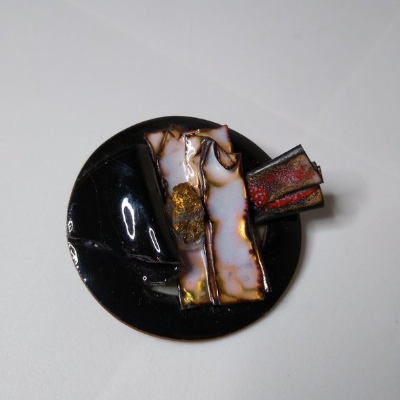 Artistic Unique Circular Metal Brooch - Picture 3 of 13